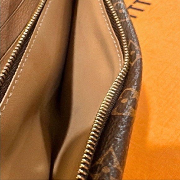 Authentic Louis Vuitton Double V Wallet - Picture 10 of 13